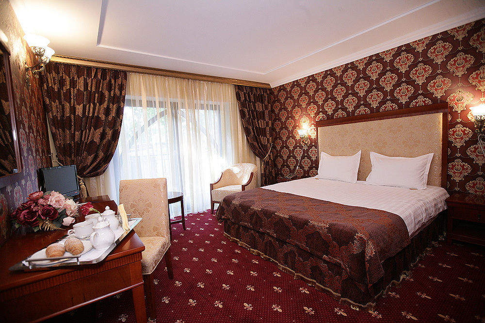 Hotel La Castel Iasi Exterior photo
