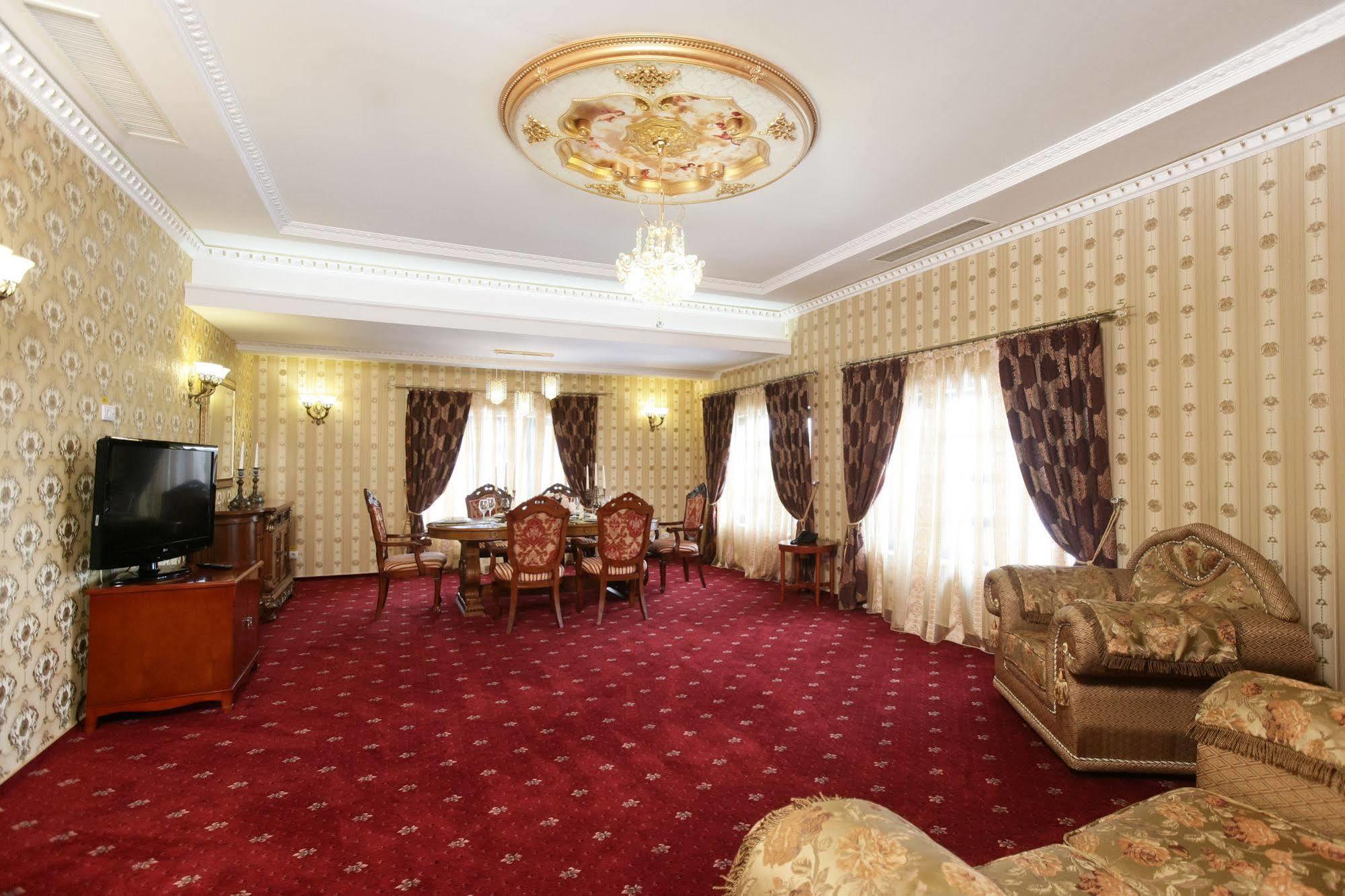 Hotel La Castel Iasi Exterior photo